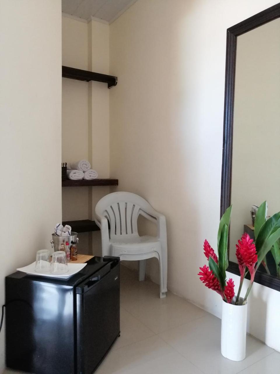 Cabinas Gosen Puntarenas Zewnętrze zdjęcie